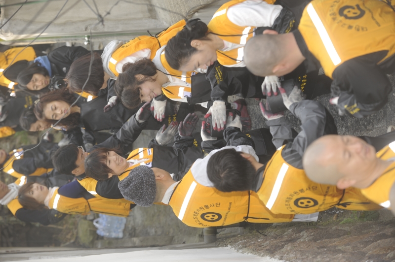 2010.11.05_개미마을 연탄봉사 (3)